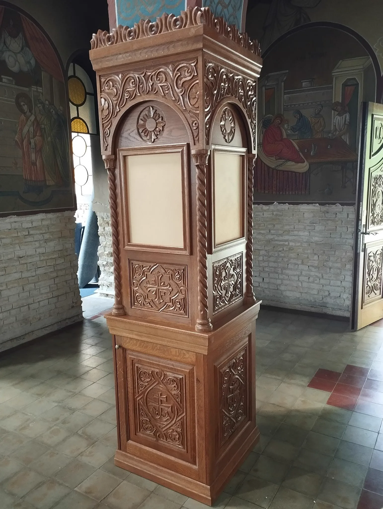 Hramovni nameštaj